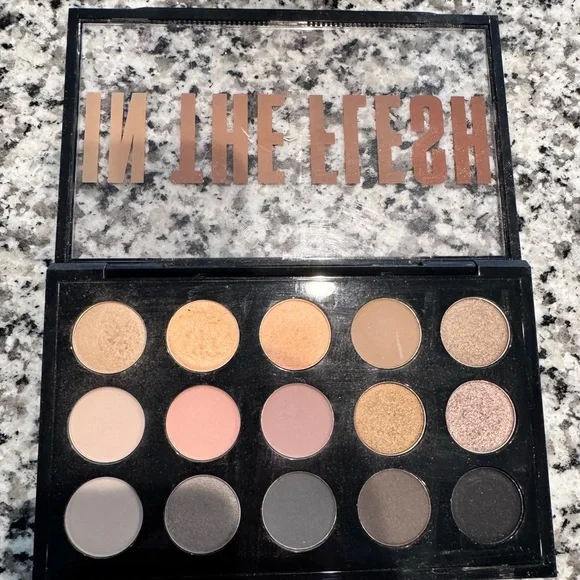 Mac In The Flesh Eyeshadow Palette - Picture 1 of 4